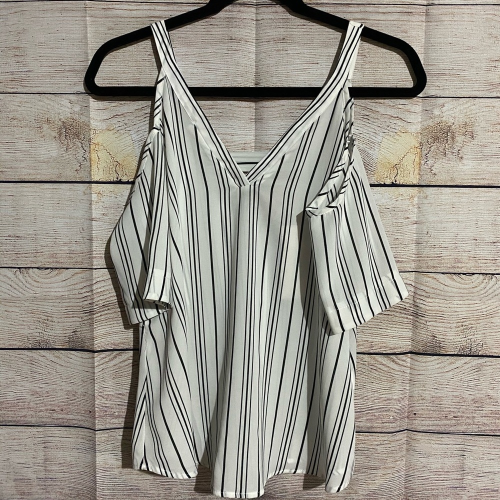 Blouse cut off shoulder